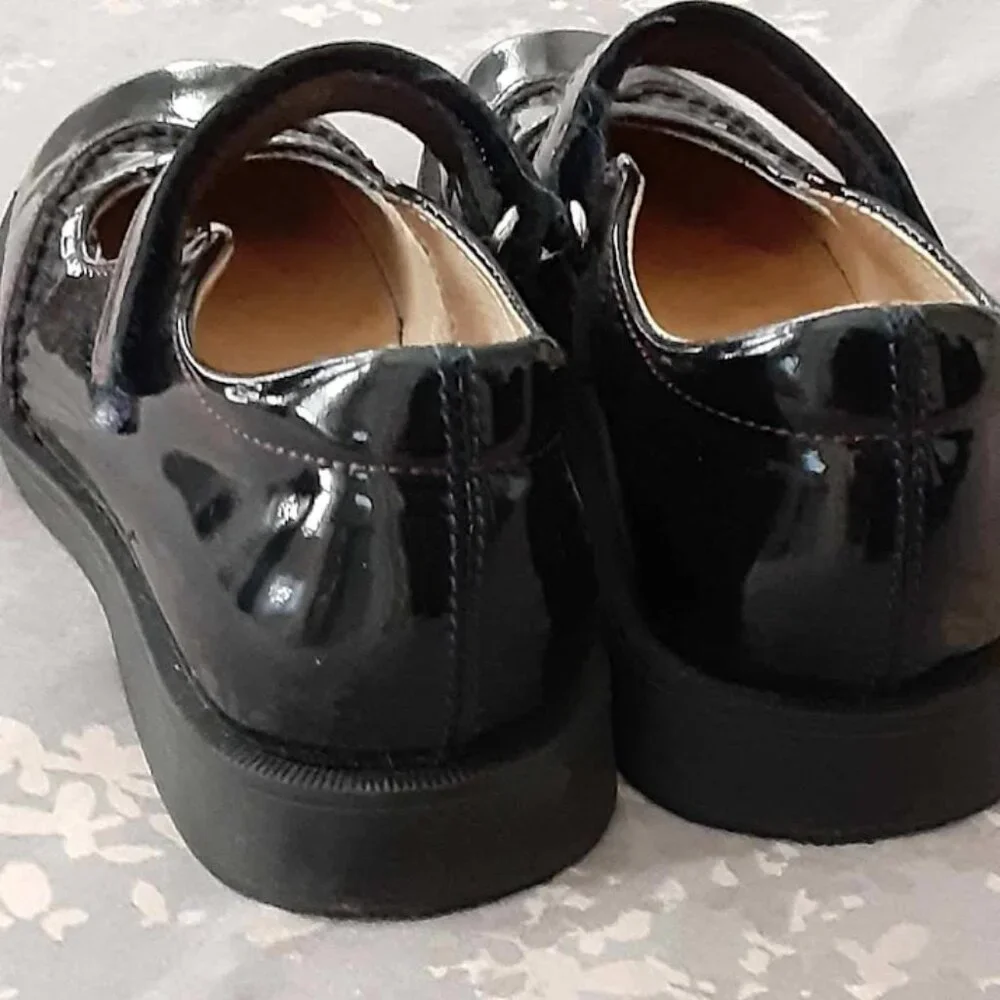 NATURINO Wing Tipped Navy w/ Burgundy Trim Patent Leather Maryjane shoes